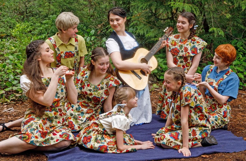 Maria & Children Singing Do-Re-Mi in Play Clothes