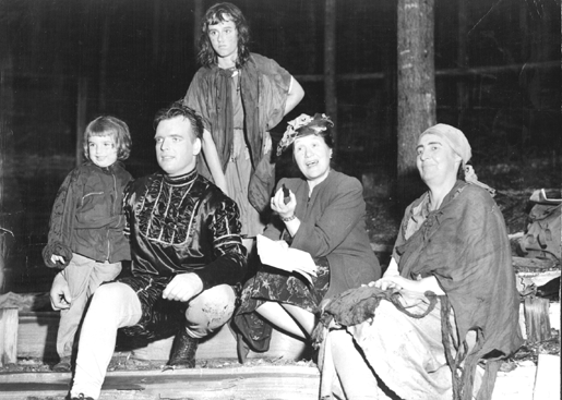 Cameron Neupert, The Sheriff (Robert Neupert), Nan, a beggar girl (Alita Castor, director Lois Beil Sandall, Black Bess (Mabel Furry)