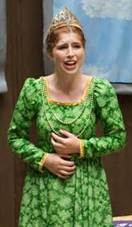 Anna Vizzare as Teen Fiona(2)